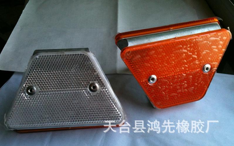 快递价格_梯形轮廓标 交通设施 道路两侧反光片_天台县鸿先橡胶厂